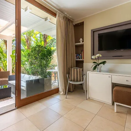 Giglio Di Chia ドームス・デ・マリーア